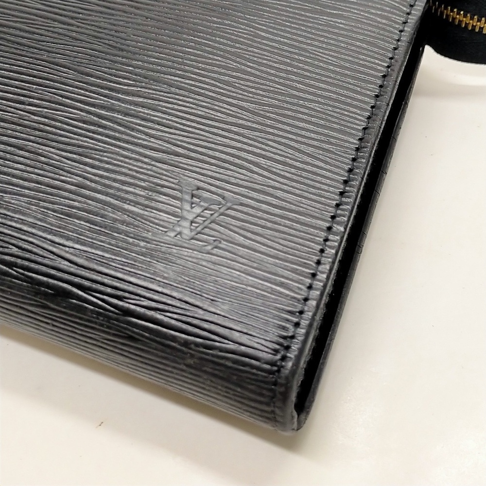 Louis Vuitton Pochette Black Epi - Picture 6 of 9